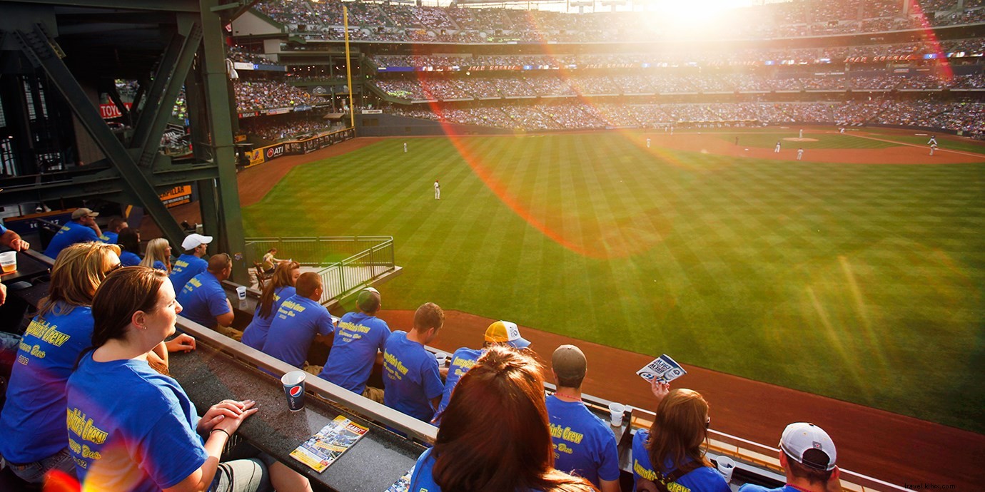Bawa Saya Keluar ke Ballgame:Penawaran MLB untuk Wisatawan &Penduduk Lokal 